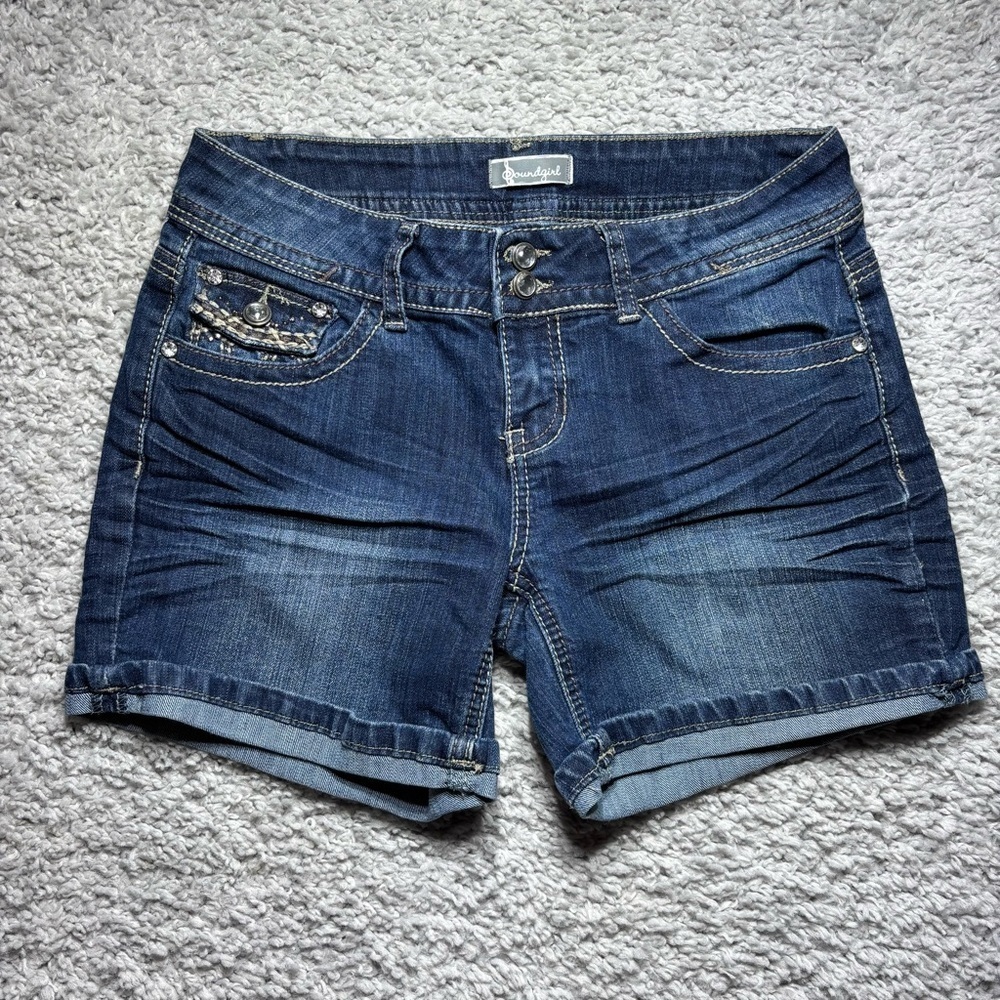Soundgirl Shorts Womens 7 Mid Rise Stretch Cuffed Rhinestones Flap Embroidered